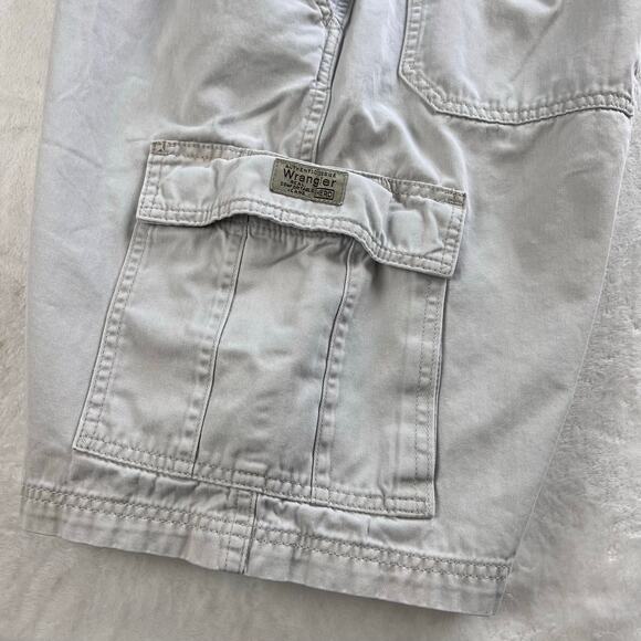 Wrangler Men’s cargo shorts size 32x9 khaki - Picture 3 of 8